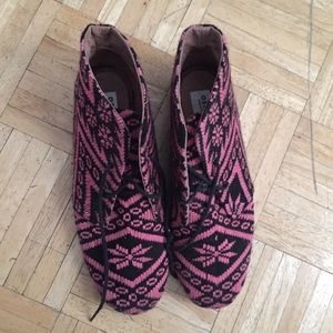 Osborn pink and black woven fabric booties